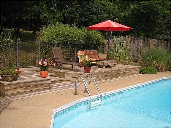 2nd image of 321 Crestwood Dr