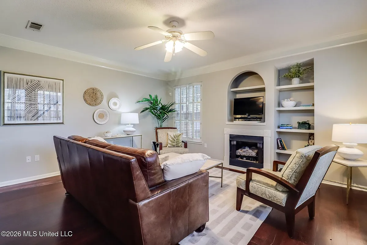 Building Photo - 2252 Beach Dr #1102