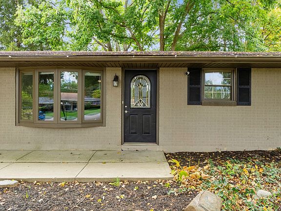2nd image of 3930 Beechwood Dr