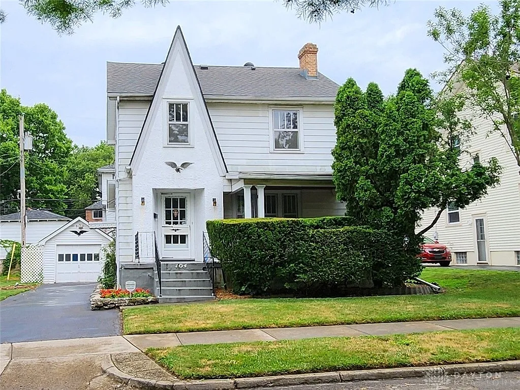 104 E Bruce Ave photo 1