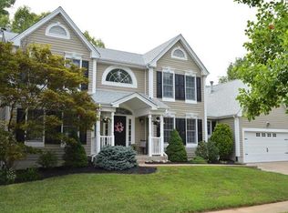 685 Carman Meadows Dr, Ballwin, MO 63021