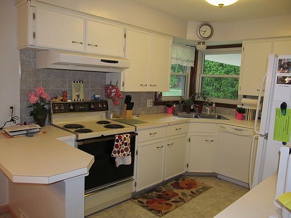 4th image of 102 Birchwood Ave