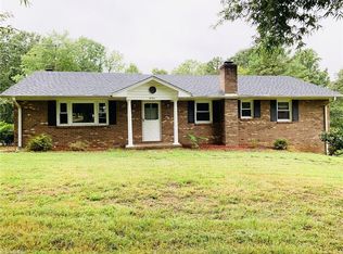 4740 Cloverhurst Rd, Winston Salem, NC 27103