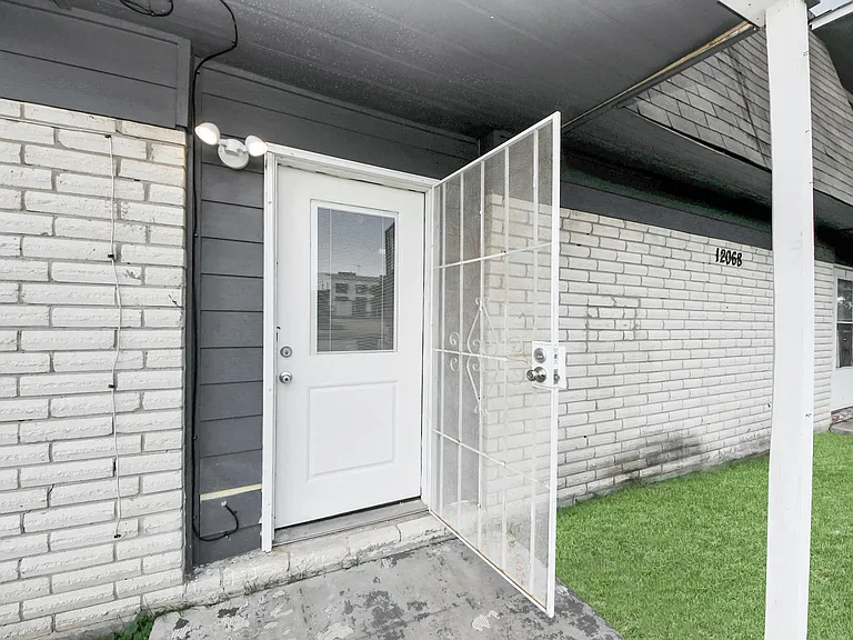 12068 Beechnut St #C — Photo 6