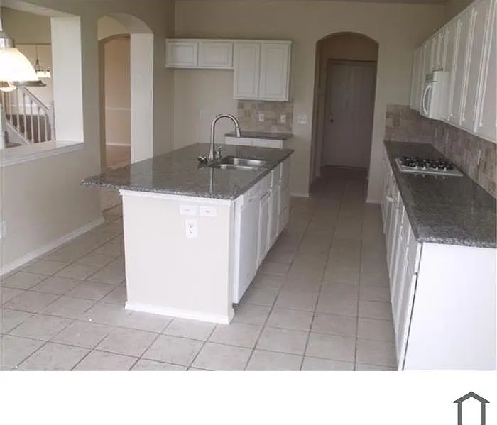 4 bed, 2.5 bath, 3090 sqft, $3,851 — Photo 4