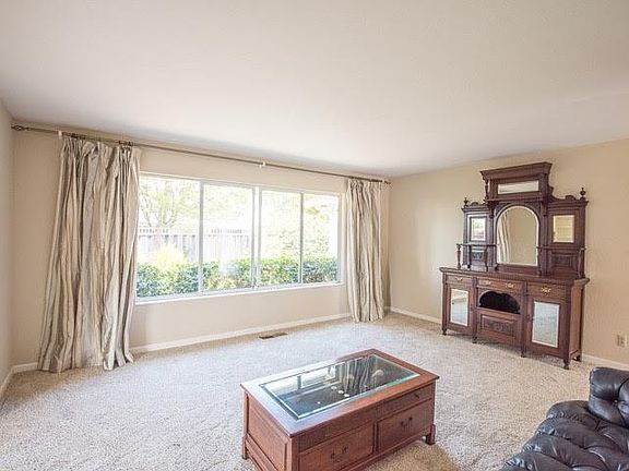 5th image of 980 Club House Dr