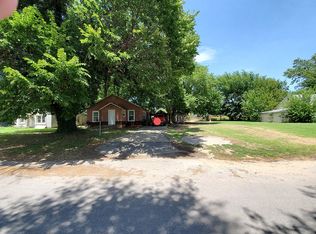 718 W 1st St, Watonga, OK 73772