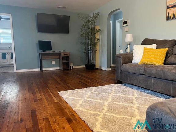 2nd image of 406 Glendale St