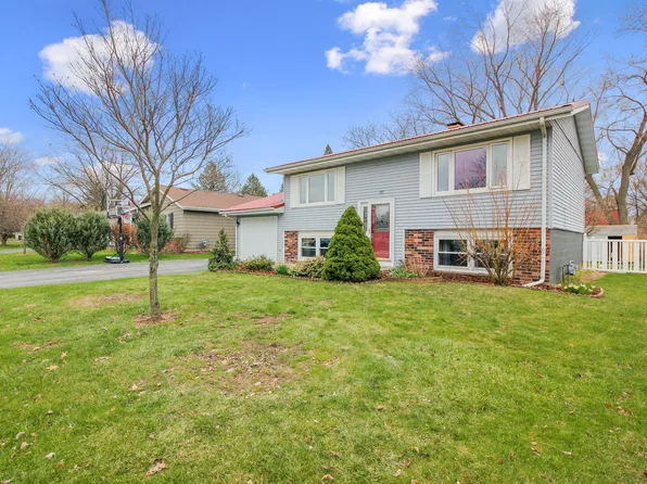 711 Harvard St, Oconomowoc, WI 53066