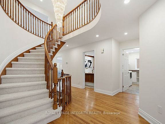 3rd image of 50 Rosenfeld Cres