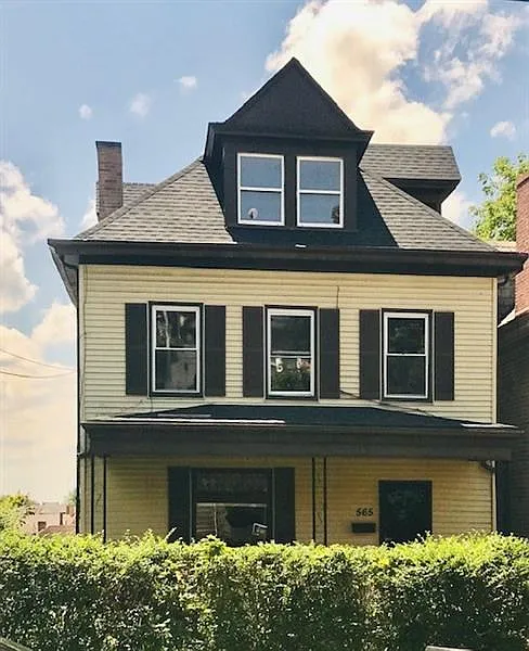 565 Orchard Ave photo 1