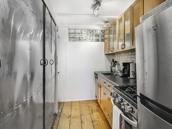 5th image of 524 E 6th St APT 6