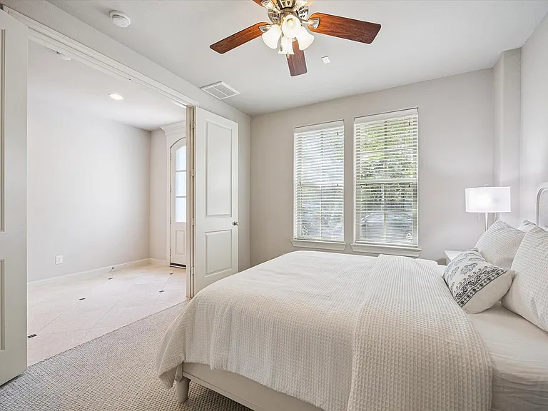 2048 Fannin Sta S — Photo 5