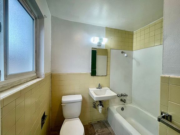 5th image of 5320 Martin Luther King Jr Way S APT 201