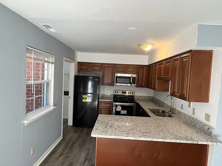 4407 Bennett Ln — Photo 8