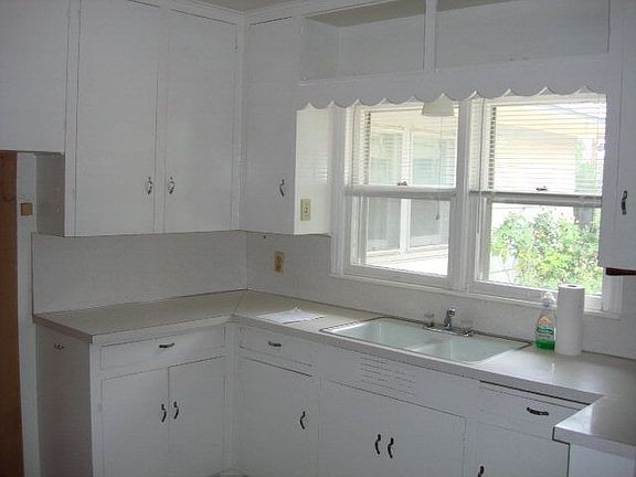 3rd image of 2312 W Avenue J