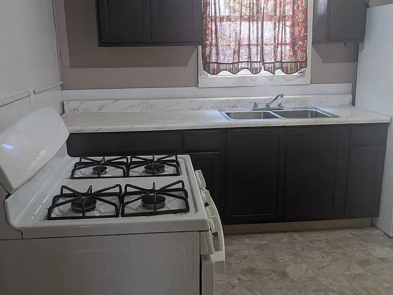 802 McCreight St — Photo 9