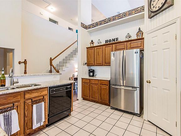 5th image of 984 Lea Meadow Dr