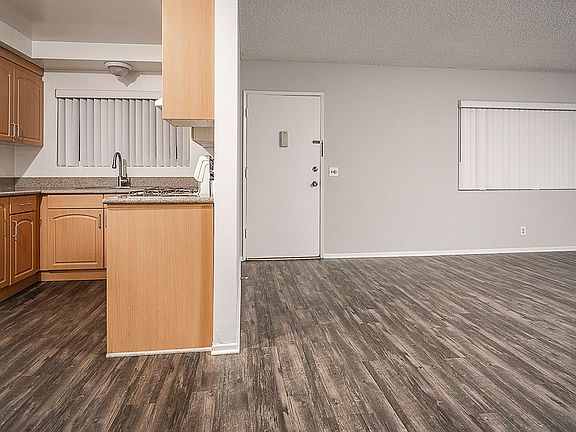 5th image of 840 Fischer St APT 13
