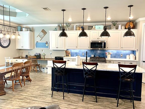 4th image of 713 Ventoso Cir