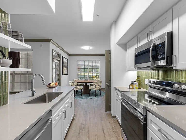 10420 McKinley Dr — Photo 1