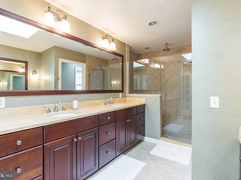 101 Woods Ln — Photo 26