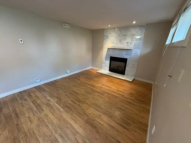 4904 19 Ave NW, Lower — Photo 2