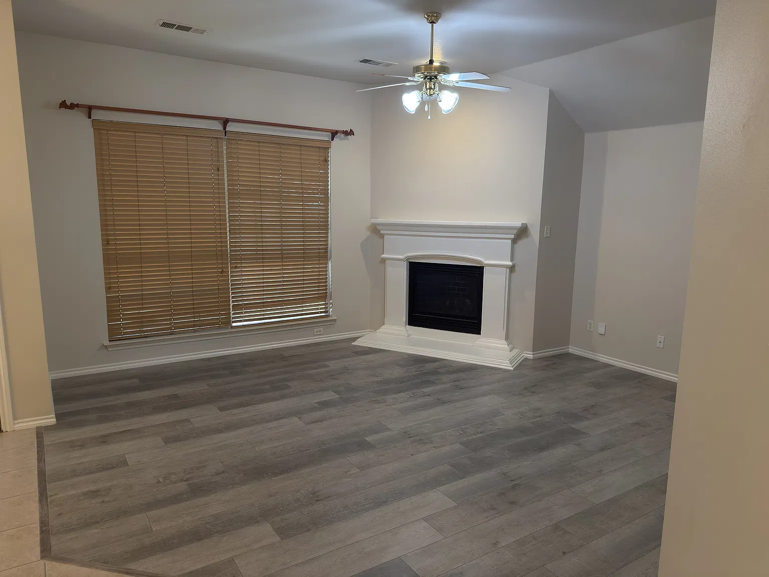 3 bed, 1980 sqft, $2,350 — Photo 3