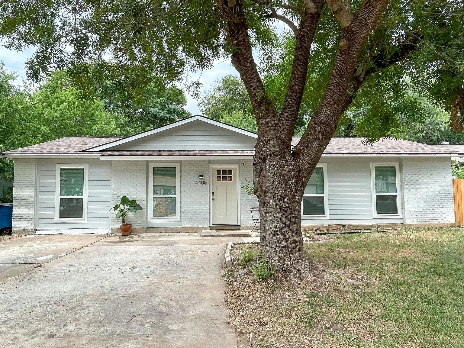 3 bed, 1300 sqft, $2,400 — Photo 3