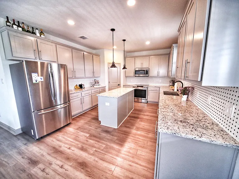 3003 McCart Ave — Photo 4