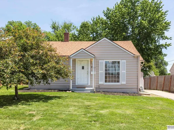 2147 S 62nd St, Omaha, NE 68106