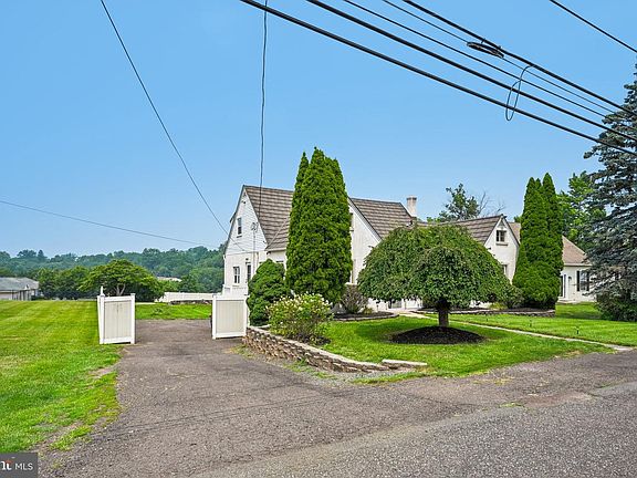 3rd image of 2144 Sunnyside Ave