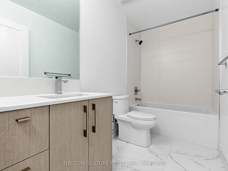 8 Manor Rd W #705 — Photo 9