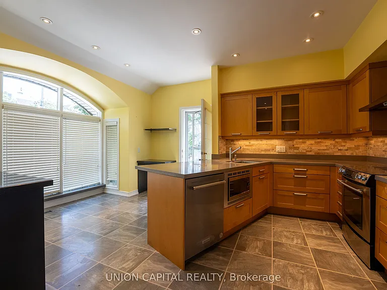 230 Saint George St #1 — Photo 6