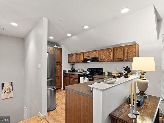 5th image of 386 Alfandre Mews