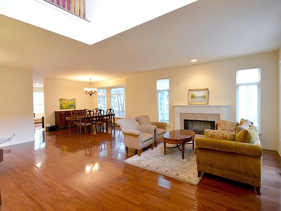 3rd image of 4270 Linden Tree Ln