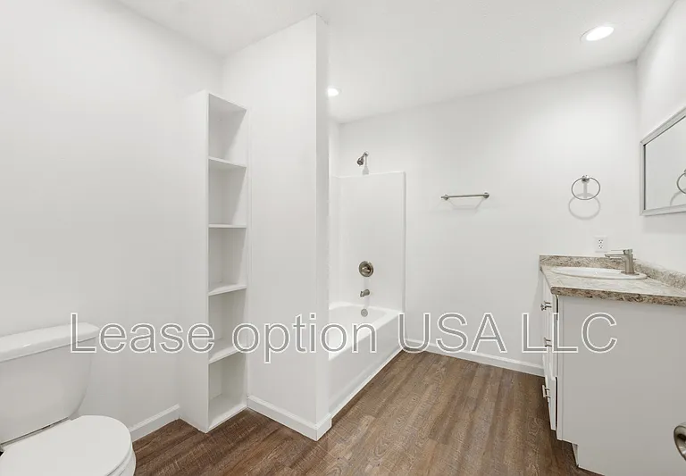 34 Pine St #B — Photo 2