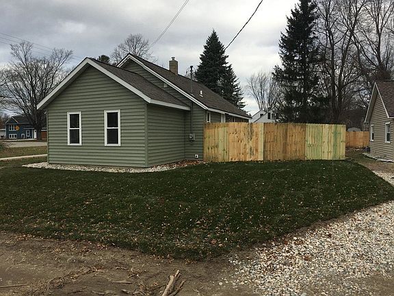 3rd image of 21 N 160th Ave