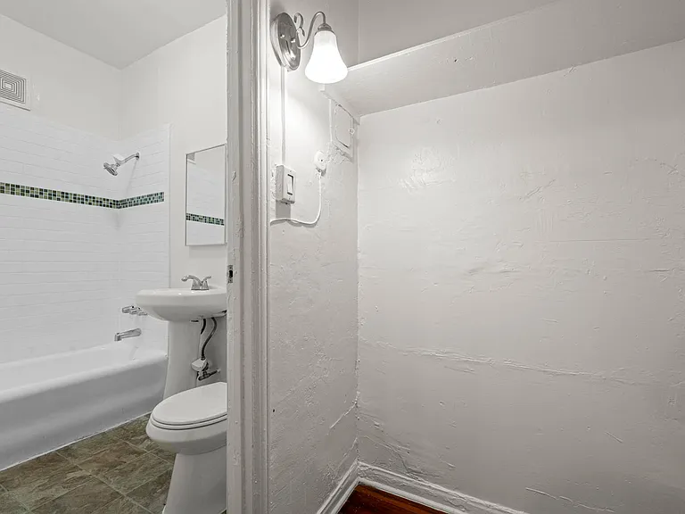 745 S Normandie — Photo 11