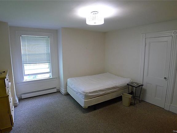 3rd image of 18 S Serven St Floor 1