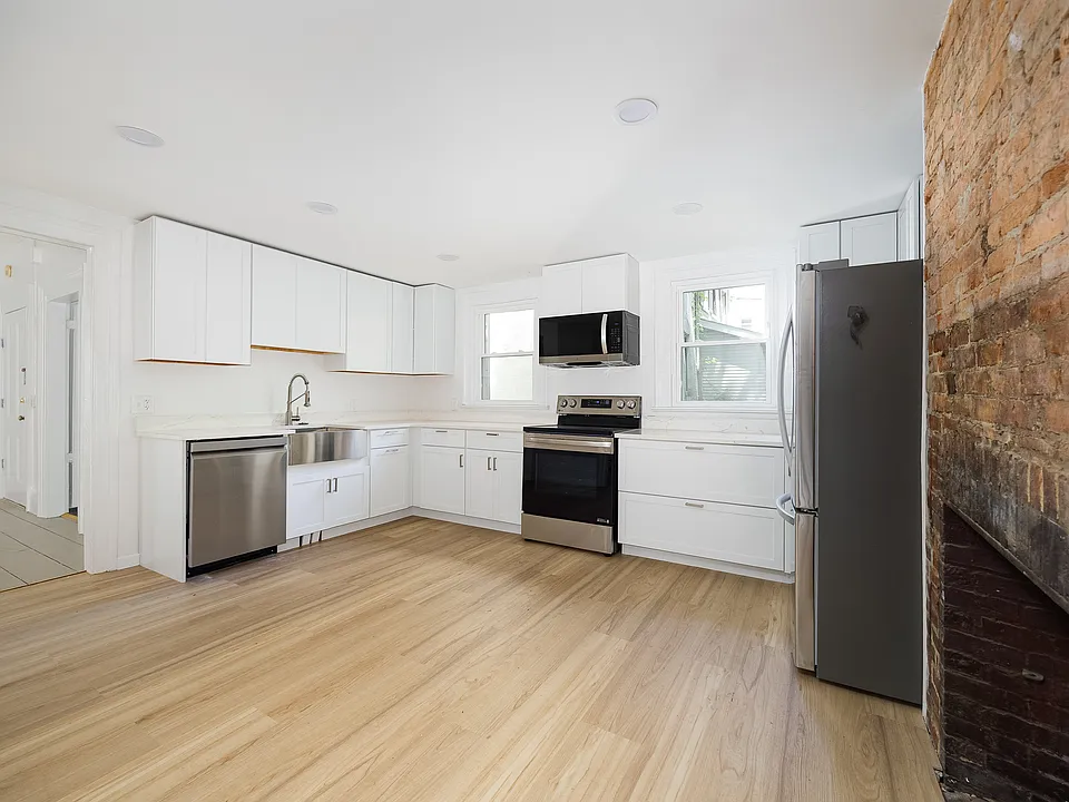 29 Delano St #1