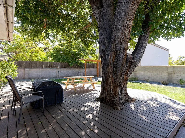 2817 Alcazar St NE — Photo 25
