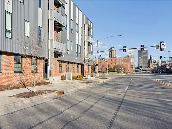 2nd image of 400 SW 7th St #104
