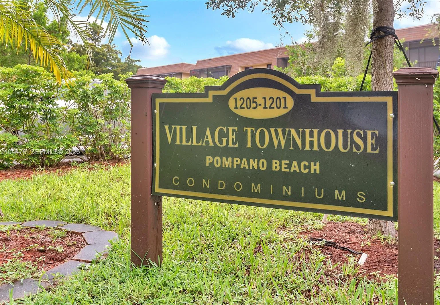Village Townhouse-Pompano — Photo 1