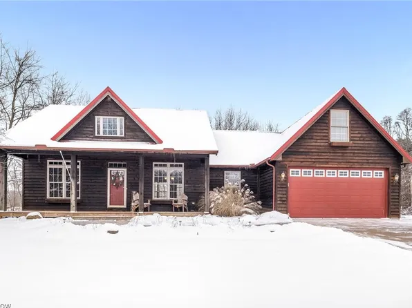 2611 Smith Kramer St NE, Hartville, OH 44632