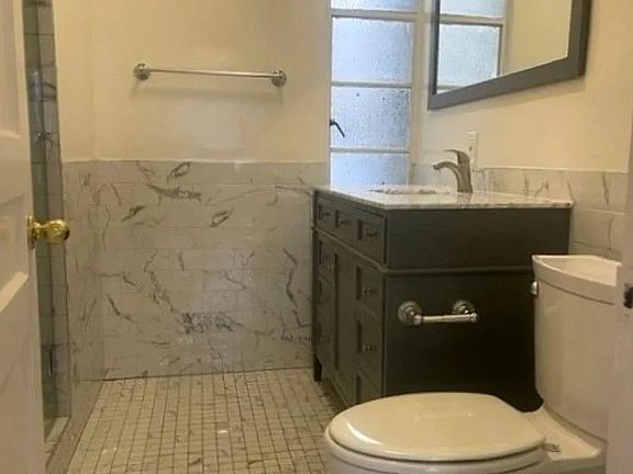 5th image of 1623-1627 Hillhurst Ave #1625.5