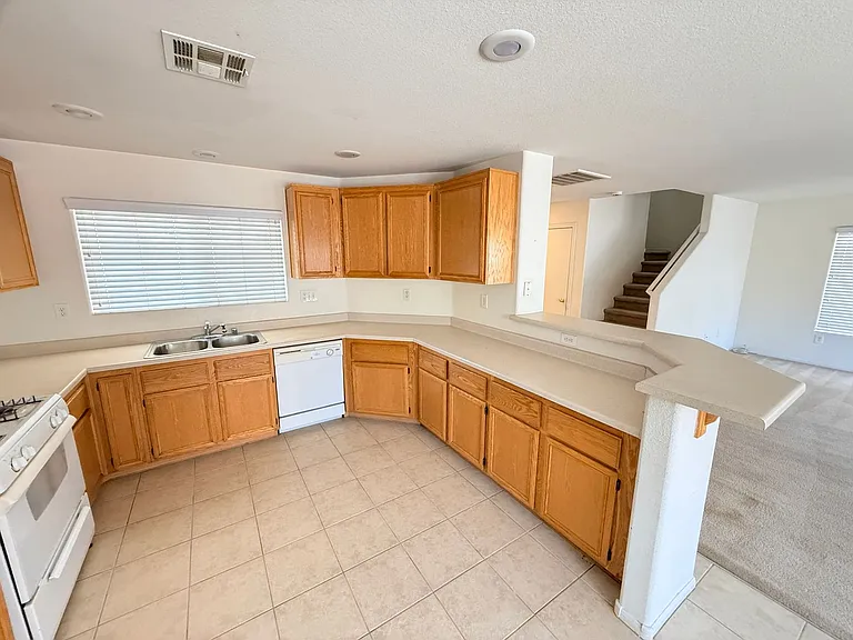 2416 Cockatoo Dr — Photo 9