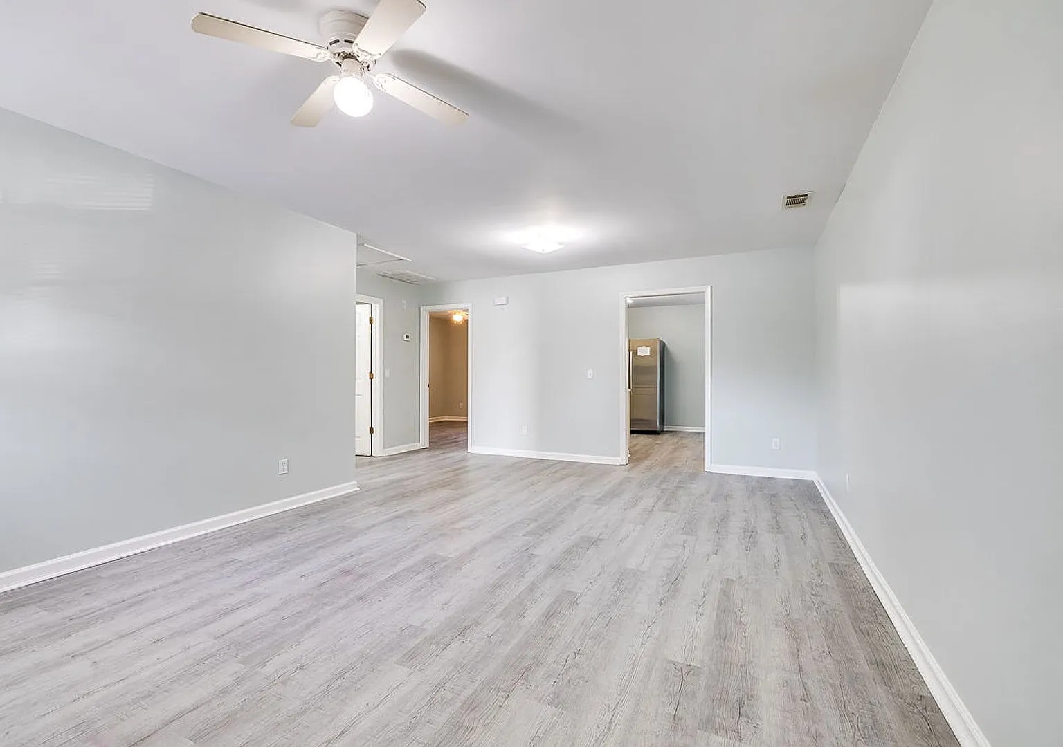 Charming 2BR Duplex with Spacious Yard in Springfield — Photo 3