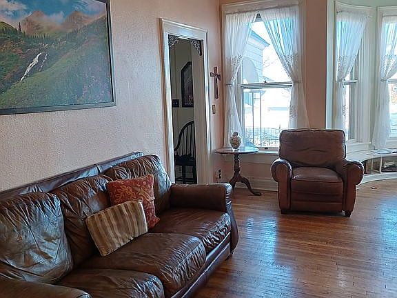3rd image of 305 E Orman Ave