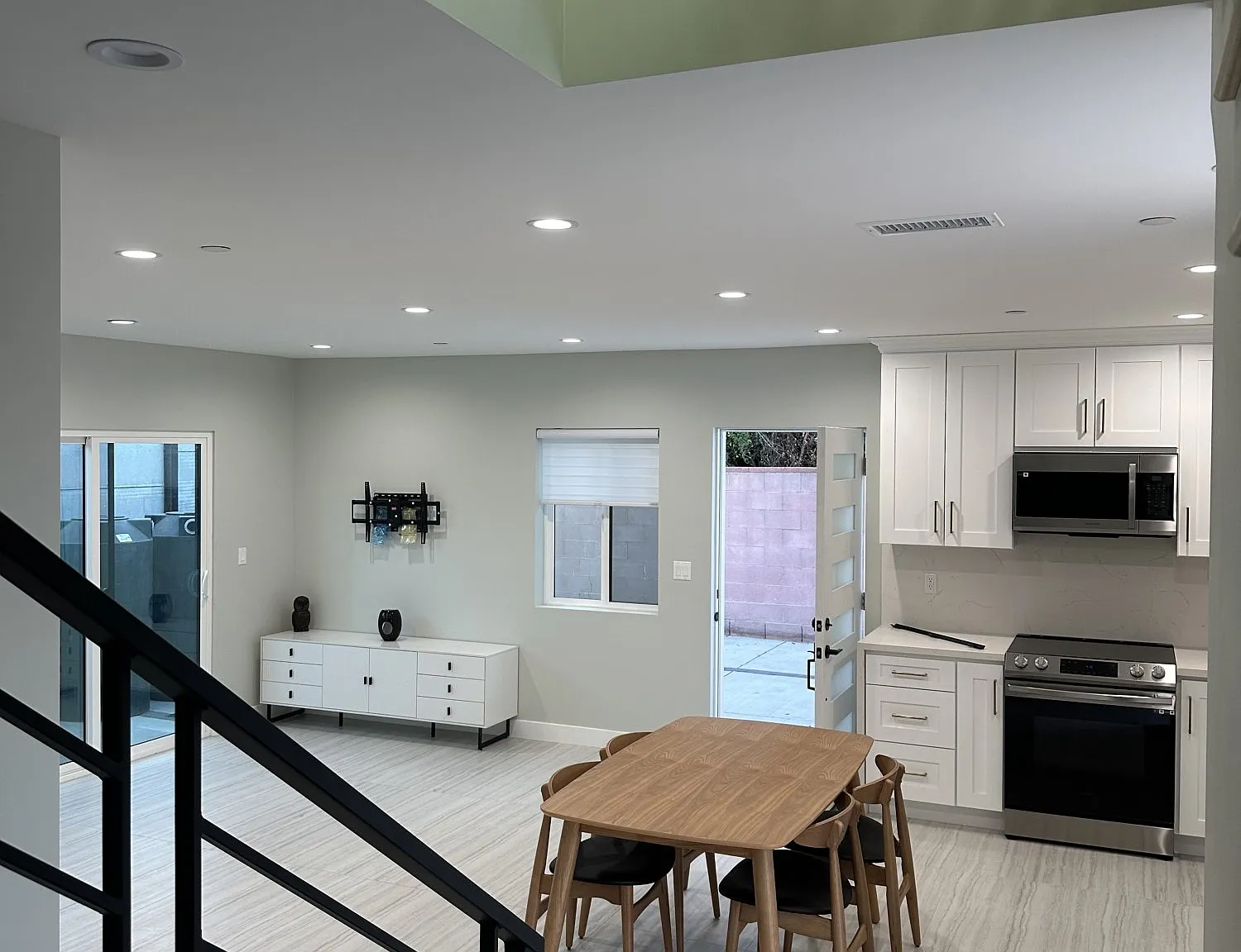 3 bed, 1200 sqft, $4,000 — Photo 3